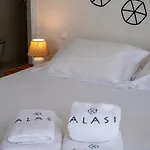 מלון Alasi Tinos Jacuzzi 3*