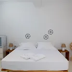 Alasi Tinos Jacuzzi מלון