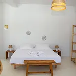 Alasi Tinos Jacuzzi מלון אגיוס יואניס