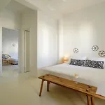 Alasi Tinos Jacuzzi מלון 3*