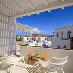Alasi Tinos Jacuzzi מלון